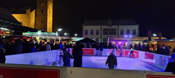 Eisbahn am Weihnachtsmarkt